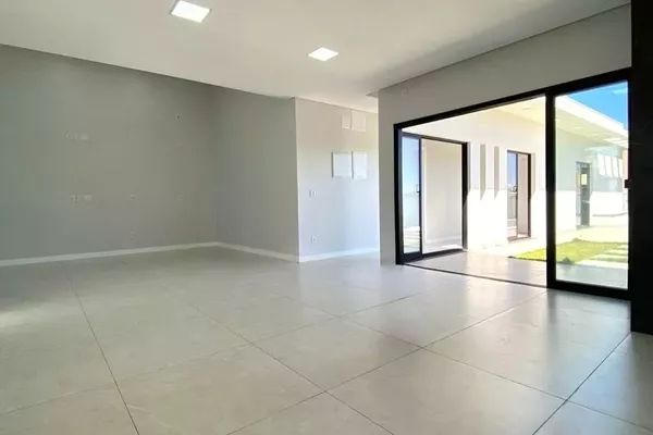 Casa para venda, com 01 suíte + 02 demi-suítes, localizada no Bairro Fraron de Pato Branco-PR - Foto 3