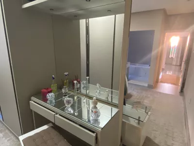Linda Casa de 4 quartos sendo 3 suítes mais dependência completa e 4 vagas de garagem no Alphavill - Foto 24