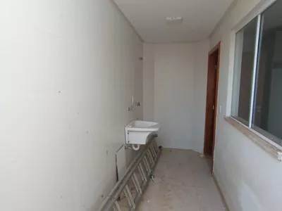 Casa duplex solta de 3 quartos sendo 2 suítes + piscina + espaço gourmet com churrasqueira à ven - Foto 42