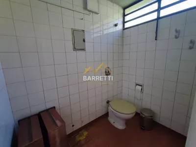 Casa à venda com 1.212 m², contendo quatro quartos, três salas, quatro banheiros e quatro vagas de garagem - Foto 26