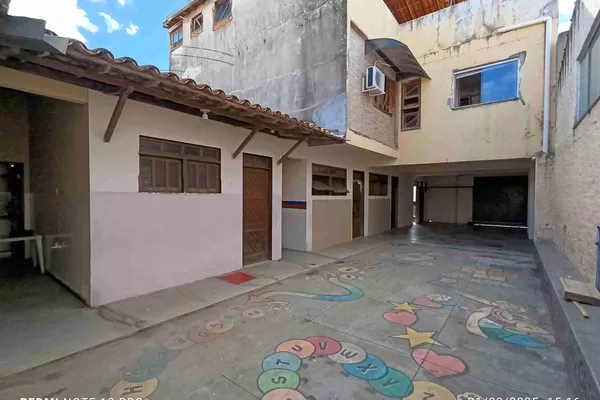Conjunto comercial para locação com 6 salas, 3 banheiros, pátio grande no Alto Maron, Vitória da - Foto 5