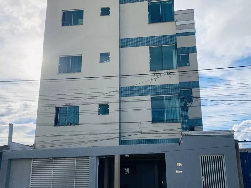 Vendo ótimo apartamento de 2 quartos com suíte, pronto para morar, apto no 2º andar - Foto Principal