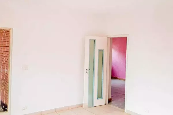Casa à venda com 290 m² no Centro, com 4 quartos (sendo 1 suíte), quintal e 3 vagas de garagem - Foto 2