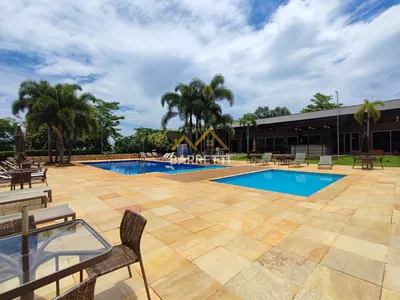 Sobrado à venda, com 305m², 3 suítes, 5 banheiros, piscina e 4 vagas de garagem no condomínio Villa D'Aquila - Foto 42