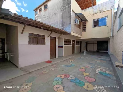 Conjunto comercial para locação com 6 salas, 3 banheiros, pátio grande no Alto Maron, Vitória da - Foto 5