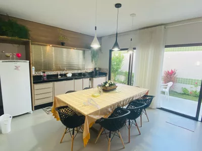 Linda Casa de 4 quartos sendo 3 suítes mais dependência completa e 4 vagas de garagem no Alphavill - Foto 10