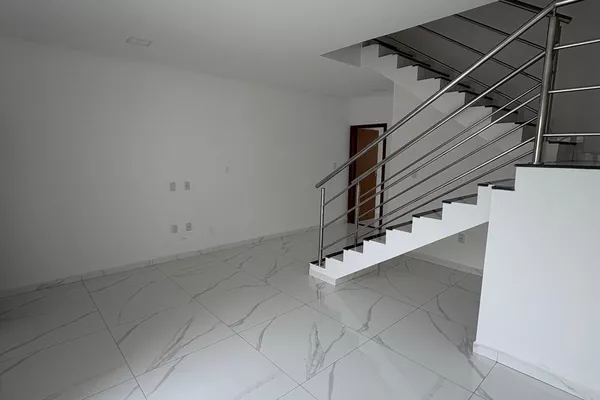 Casa duplex de 3 quartos sendo 2 suítes, garagem 2 carros + quintal - Foto 6