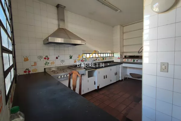 Casa para locação com 1.212 m², contendo quatro quartos, três salas, quatro banheiros e quatro vagas de garagem - Foto 6