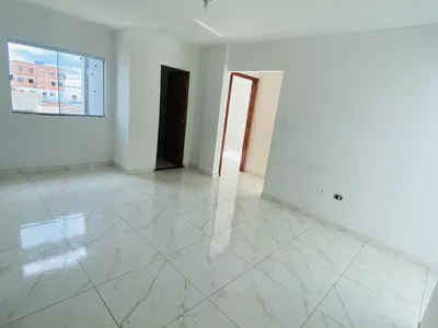 Vendo ótimo apartamento de 2 quartos com suíte, pronto para morar, apto no 2º andar - Foto 2