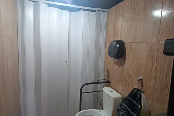 **Aluguel de Ponto Comercial de esquina com Mezanino na Av. Regis Pacheco no Centro – Vitória da - Foto 5