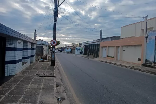 Terreno na Av. Pará esquina, parte de cima, esquina com a Av. Paramirim. 3 terrenos urbanos com 300 - Foto 3