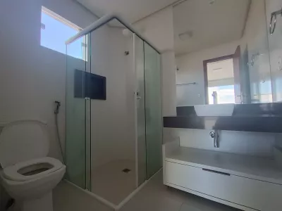 Casa duplex de 3 quartos sendo 2 suítes, piscina, espaço gourmet com churrasqueira depósito e ban - Foto 32