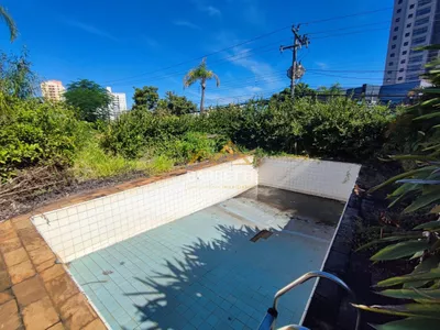 Casa à venda com 1.212 m², contendo quatro quartos, três salas, quatro banheiros e quatro vagas de garagem - Foto 43