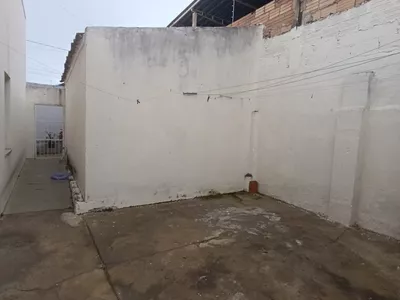 Casa com Sala, 2 quartos, copa, banheiro social, cozinha, área de serviços + edícula com quarto e - Foto 15