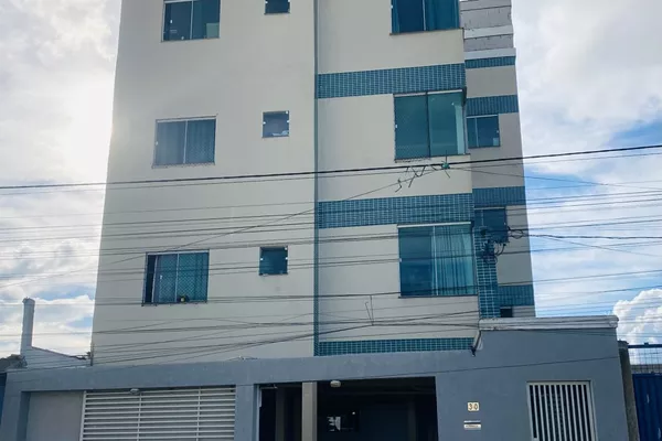 Vendo ótimo apartamento de 2 quartos com suíte, pronto para morar, apto no 2º andar - Foto 1