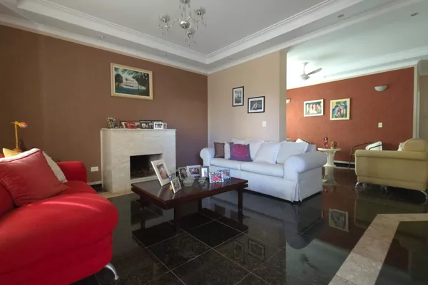 Sobrado à venda de 282m² com 4 quartos suítes, 6 banheiros, piscina e 6 vagas de garagem no condomínio Terras de Piracicaba IV - Foto 1