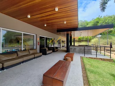 Sobrado à venda, com 305m², 3 suítes, 5 banheiros, piscina e 4 vagas de garagem no condomínio Villa D'Aquila - Foto 35