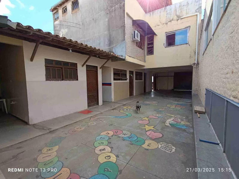 Conjunto comercial para locação com 6 salas, 3 banheiros, pátio grande no Alto Maron, Vitória da - Foto Principal