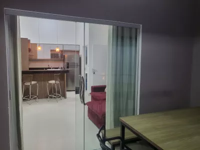 Casa 3 suítes, sala cozinha e gourmet com planejados alto padrão Alphaville II condomínio com inf - Foto 19