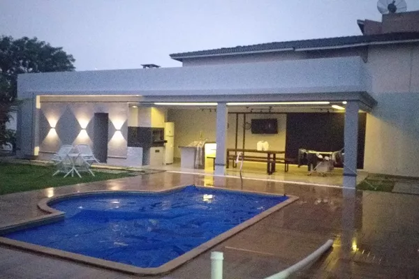 Casa com dois pavimentos , alto padrão , 3 suítes, 3 salas, piscina, área gourmet no Alto da Boa - Foto 1