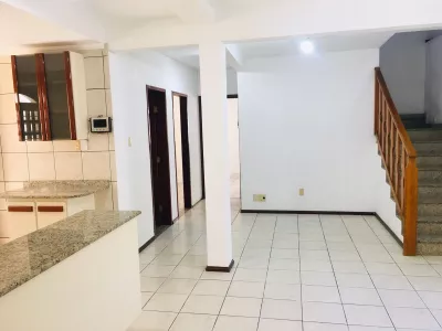 Casa bastante ampla com terreno de 320 m² e 327.80 m² de área construída em ótima localizaçã - Foto 7