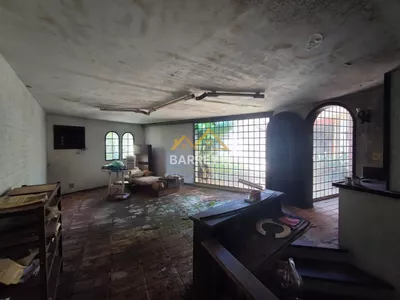 Casa à venda com 1.212 m², contendo quatro quartos, três salas, quatro banheiros e quatro vagas de garagem - Foto 17