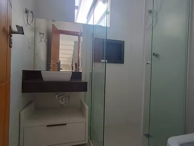 Casa duplex solta de 3 quartos sendo 2 suítes + piscina + espaço gourmet com churrasqueira à ven - Foto 27