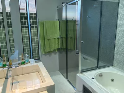 Linda Casa de 4 quartos sendo 3 suítes mais dependência completa e 4 vagas de garagem no Alphavill - Foto 26