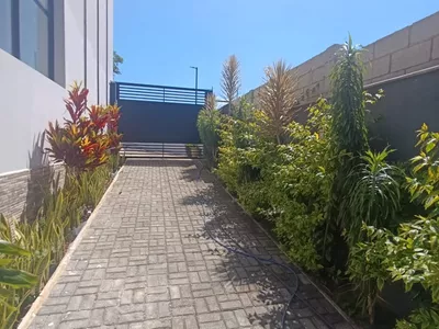 Casa de 2 pavimentos com 4 quartos sendo 3 suítes + dependência + espaço gourmet em condomínio f - Foto 9