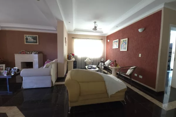 Sobrado à venda de 282m² com 4 quartos suítes, 6 banheiros, piscina e 6 vagas de garagem no condomínio Terras de Piracicaba IV - Foto 5