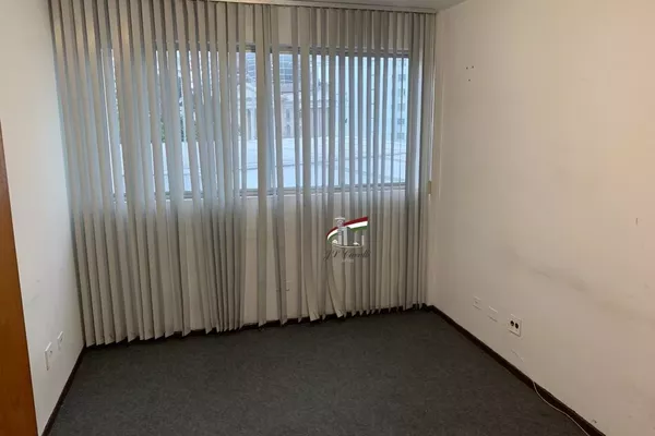 Sala Comercial com 27m² à venda no Centro de Curitiba — Ed. Pedras Verdes - Foto 1