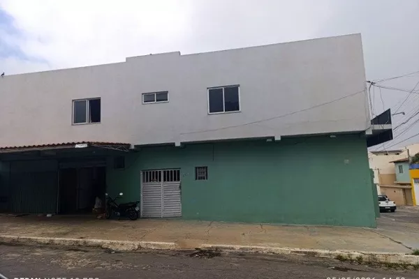 Ponto comercial + 2 apartamentos na parte superior, na Av. Santa Helena, esquina com a Nilo Peçanha - Foto 2