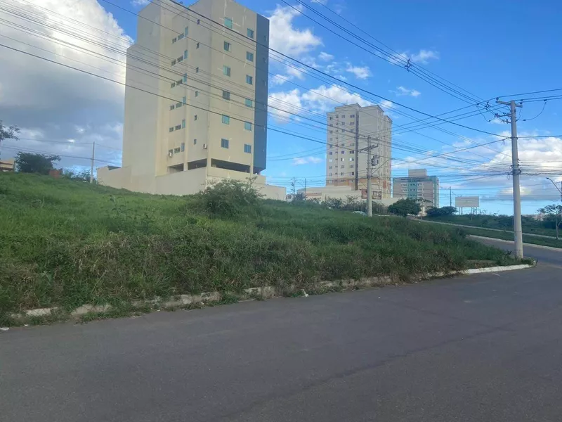 Terreno de Esquina no Bairro Candeias, Av. Luiz Eduardo, próximo a Fainor, Vitória da Conquista - - Foto Principal