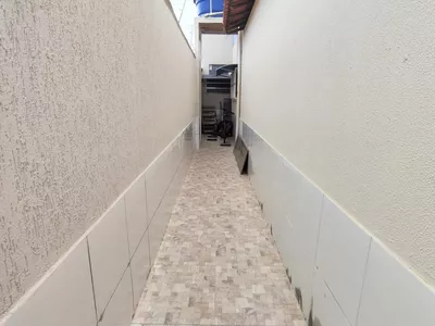 Casa Duplex (solta) com 5/4 sendo 1 suíte, com garagem para 4 carros no Bairro Felícia na região - Foto 25