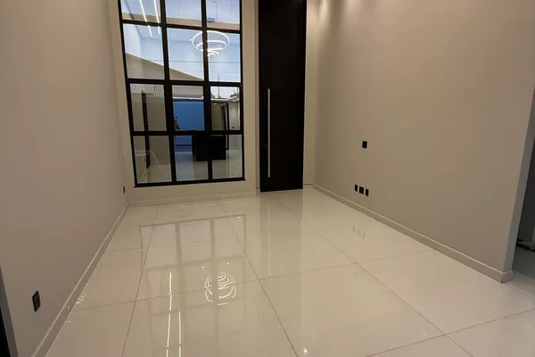 OPORTUNIDADE - Casa de Alto Padrão no Bairro Boa Vista, 3/4 sendo 2 suítes, próximo a Avenida Lu - Foto 3