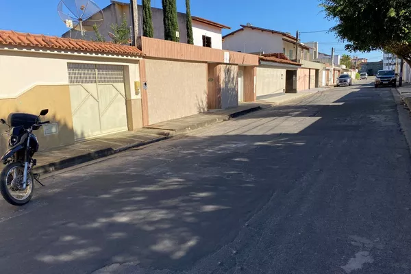 Vendo casa de 3 quartos na região do bairro Candeias,Vitória da Conquista, BA - Foto 1