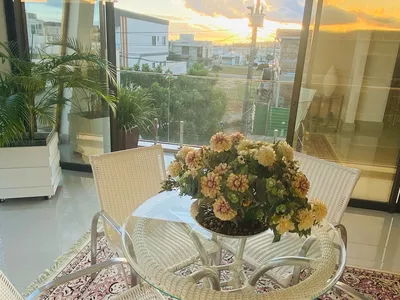 Linda Casa de 4 quartos sendo 3 suítes mais dependência completa e 4 vagas de garagem no Alphavill - Foto 30