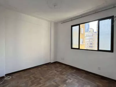Vendo amplo apto 2 dormitórios 4 andar fundo.  - Foto 14