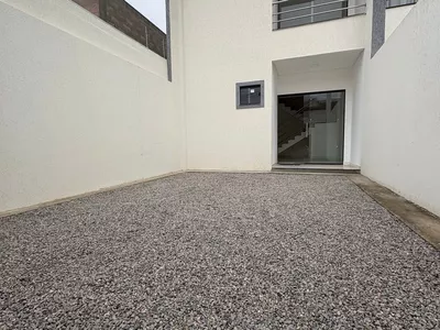 Casa duplex de 3 quartos sendo 2 suítes, garagem 2 carros + quintal - Foto 4
