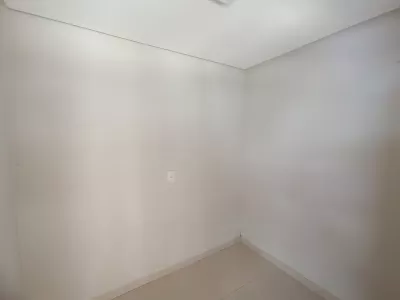 Casa duplex de 3 quartos sendo 2 suítes, piscina, espaço gourmet com churrasqueira depósito e ban - Foto 49