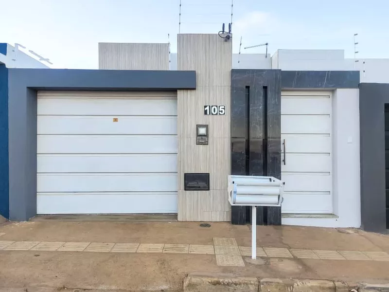 Casa acima do Candeias contendo 3 quartos sendo 1 suíte próximo de tudo, bairro com infraestrut - Foto Principal