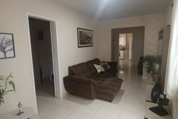 Casa com Sala, 2 quartos, copa, banheiro social, cozinha, área de serviços + edícula com quarto e - Foto 6
