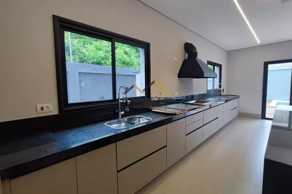 Sobrado à venda com 196 m², 3 quartos, 5 banheiros, 2 vagas de garagem e piscina, localizado no condomínio Lazuli Club - Foto 4