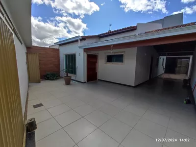 Vendo casa térrea de 3 quartos sendo 2 suites, área gourmet com churrasqueira garagem para 3 carro - Foto 2
