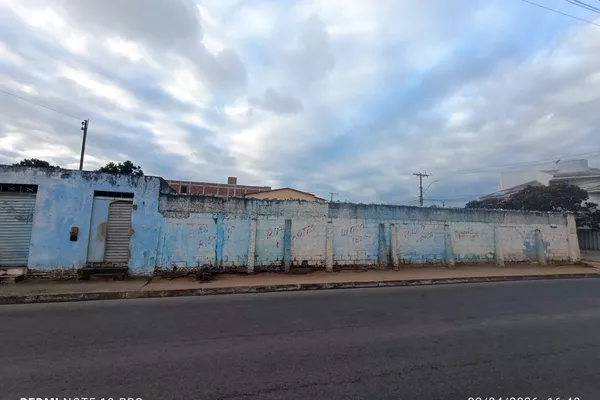 Terreno na Av. Pará esquina, parte de cima, esquina com a Av. Paramirim. 3 terrenos urbanos com 300 - Foto 5