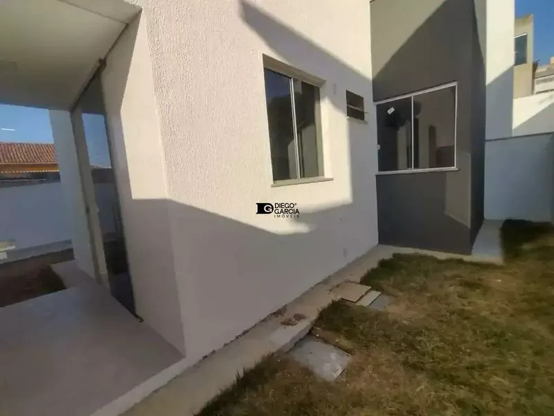 Casa Duplex com Entrada Individual e Quintal Privativo em Localização Estratégica - Foto Principal