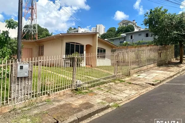 Terreno residencial ou comercial, com casa edificada,  localizada no Bairro  Bancários na cidade de Pato Branco-PR - Foto 3