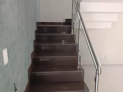 Casa duplex de 3 quartos sendo 2 suítes, piscina, espaço gourmet com churrasqueira depósito e ban - Foto 33