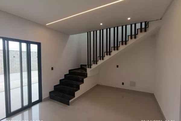 Casa duplex soltas com 3 suítes, sala com 2 ambientes, lavabo, garagem coberta para 2 carros, Alto - Foto 3