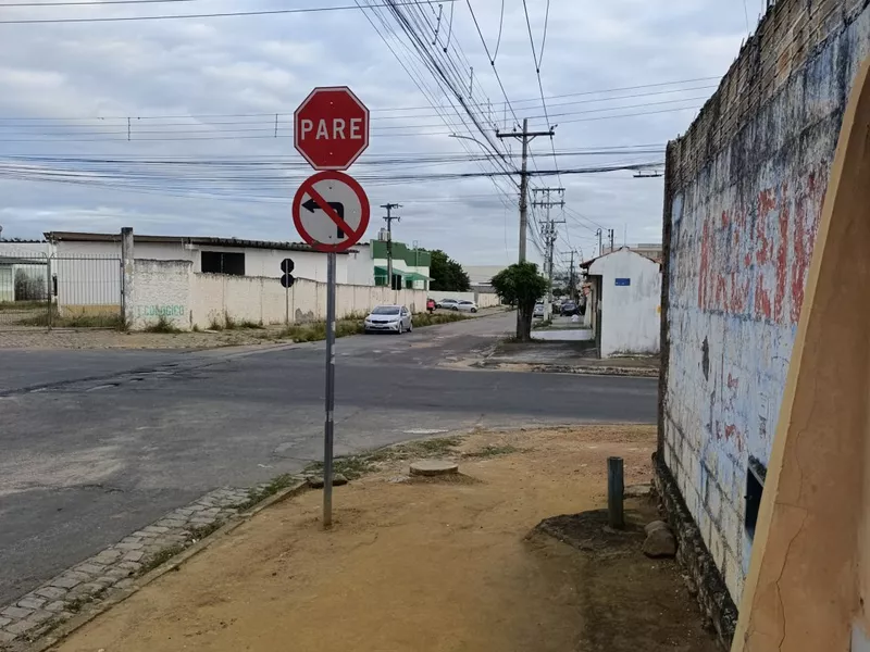 Terreno na Av. Pará esquina, parte de cima, esquina com a Av. Paramirim. 3 terrenos urbanos com 300 - Foto Principal